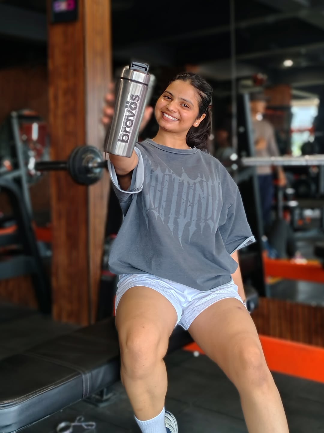 Fitness creator holding a Bravos steel shaker — post thumbnail, captioned 'A good protein shaker makes a big difference'